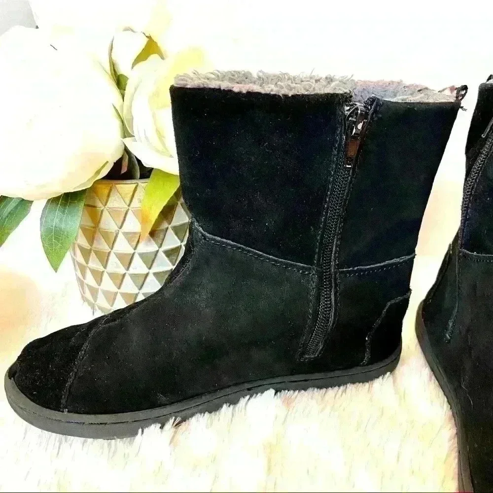TOMS Girls Nepal Suede Sherpa Lined‎ ZIp Booties